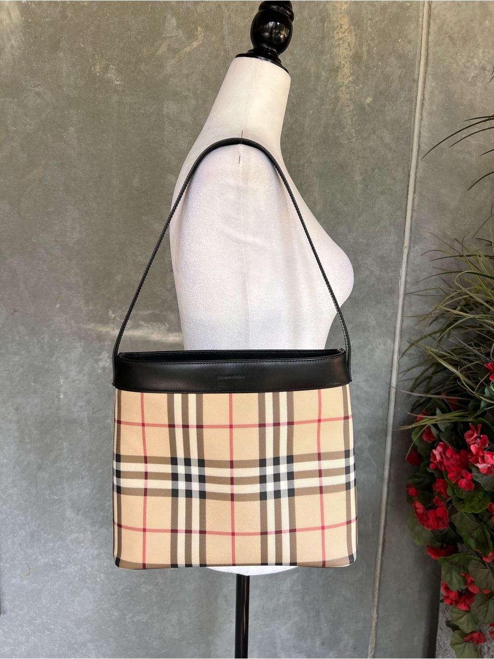 BURBERRY London Vintage Nova Check Shoulder Bag